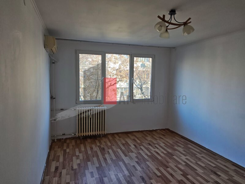 Obregia, Piata Straduintei, vanzare apartament 3 camere.