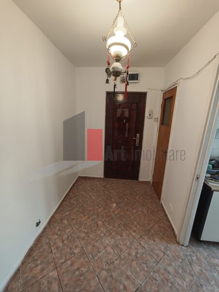 Obregia, Piata Straduintei, vanzare apartament 3 camere.