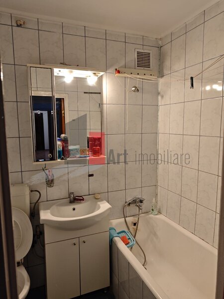 Obregia, Piata Straduintei, vanzare apartament 3 camere.