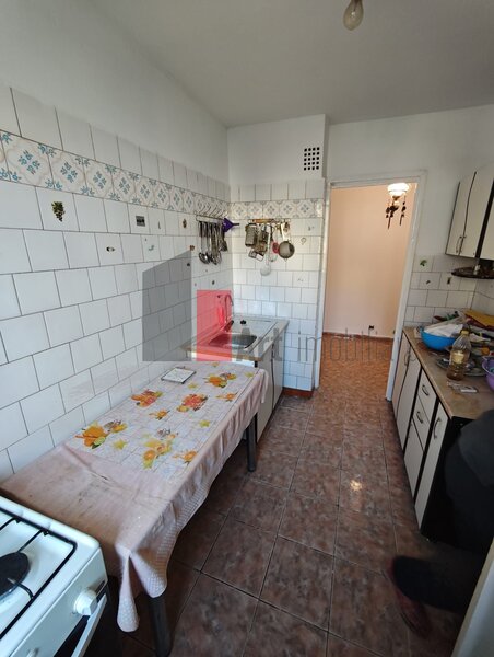 Obregia, Piata Straduintei, vanzare apartament 3 camere.