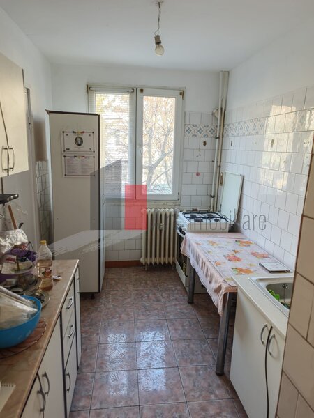 Obregia, Piata Straduintei, vanzare apartament 3 camere.